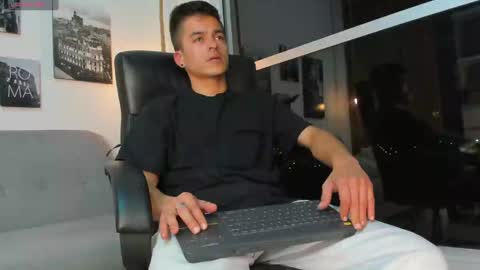 Snapshot of jacobstones_ chatting on February 2, 6:37 am JACOB STONES online show from February 2, 6:37 am