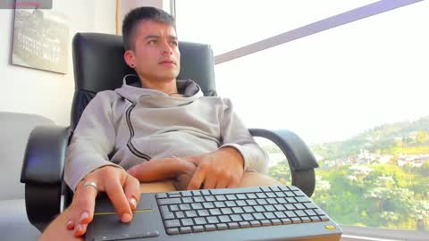 Snapshot of jacobstones_ chatting on February 3, 12:14 pm JACOB STONES online show from February 3, 12:14 pm