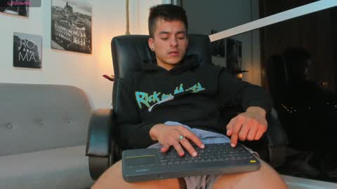 Snapshot of jacobstones_ chatting on February 7, 5:41 am JACOB STONES online show from February 7, 5:41 am