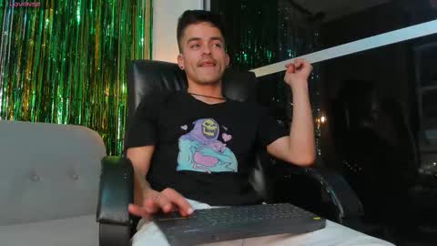 Snapshot of jacobstones_ chatting on March 10, 6:27 am JACOB STONES online show from March 10, 6:27 am