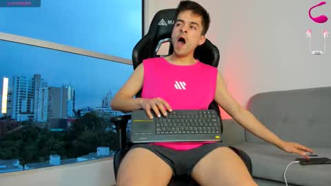 Snapshot of jacobstones_ chatting on October 16, 10:22 pm JACOB STONES online show from October 16, 10:22 pm