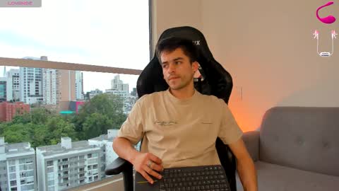 Snapshot of jacobstones_ chatting on October 31, 8:21 pm JACOB STONES online show from October 31, 8:21 pm