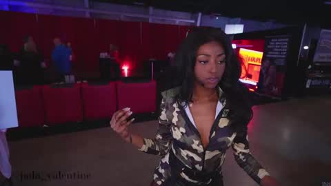 Snapshot of jada_valentine chatting on October 19, 6:41 pm Jada online show from October 19, 6:41 pm