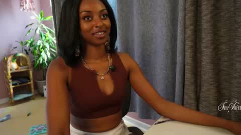Snapshot of jada_valentine chatting on July 11, 9:49 pm Jada online show from July 11, 9:49 pm