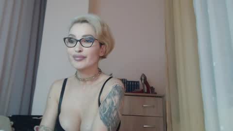 Snapshot of jadapink___ chatting on May 30, 7:00 pm Jada online show from May 30, 7:00 pm