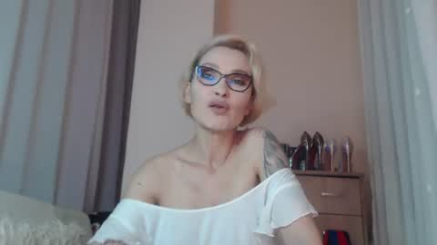 Snapshot of jadapink___ chatting on June 25, 6:34 pm Jada online show from June 25, 6:34 pm