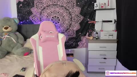 Snapshot of jade__weed chatting on January 14, 7:27 am   online show from January 14, 7:27 am