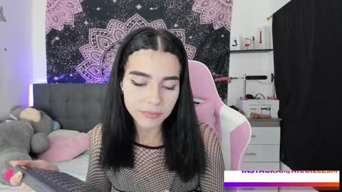 Snapshot of jade__weed chatting on January 22, 10:59 pm   online show from January 22, 10:59 pm