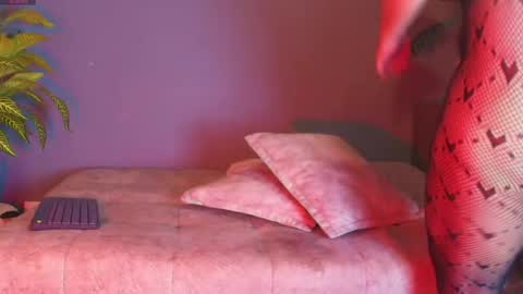 Snapshot of jade_brunnette chatting on April 30, 8:57 pm Jade Brunete online show from April 30, 8:57 pm