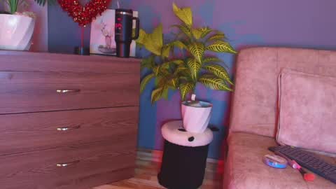 Snapshot of jade_brunnette chatting on May 7, 8:25 pm Jade Brunete online show from May 7, 8:25 pm