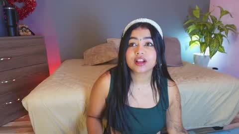 Snapshot of jade_brunnette chatting on May 12, 8:50 pm Jade Brunete online show from May 12, 8:50 pm