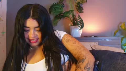 Snapshot of jade_brunnette chatting on May 30, 8:50 pm Jade Brunete online show from May 30, 8:50 pm