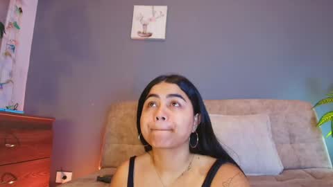 Snapshot of jade_brunnette chatting on May 31, 8:21 pm Jade Brunete online show from May 31, 8:21 pm