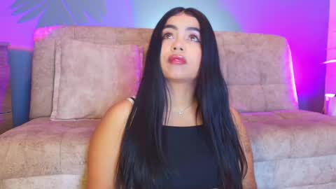 Snapshot of jade_brunnette chatting on June 3, 8:36 pm Jade Brunete online show from June 3, 8:36 pm