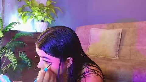 Snapshot of jade_brunnette chatting on June 8, 8:09 pm Jade Brunete online show from June 8, 8:09 pm