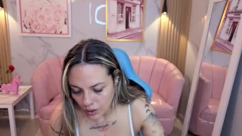 Snapshot of jade_jones_a chatting on September 13, 3:50 am Jade online show from September 13, 3:50 am