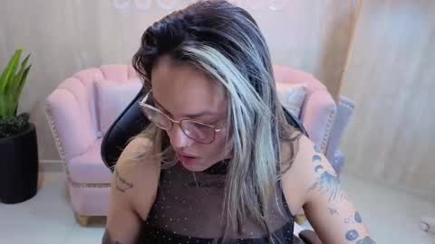 Snapshot of jade_jones_a chatting on October 14, 4:13 am Jade online show from October 14, 4:13 am