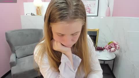 Jade online show from December 6, 9:02 pm