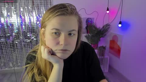 Jade online show from December 15, 1:43 pm