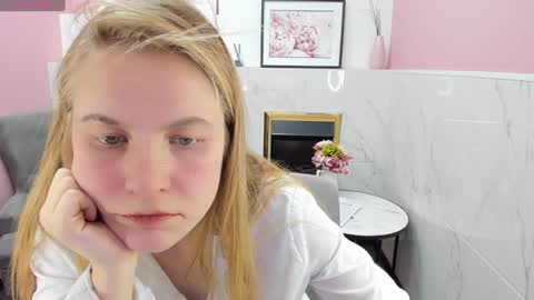 Jade online show from December 19, 11:35 pm