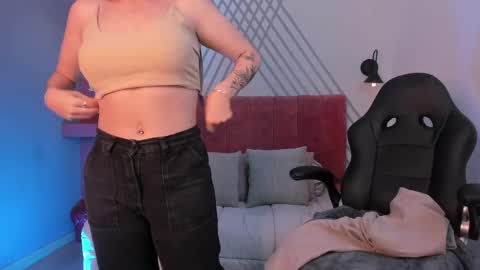 Snapshot of jade_vela chatting on October 11, 4:16 pm jade_vela online show from October 11, 4:16 pm