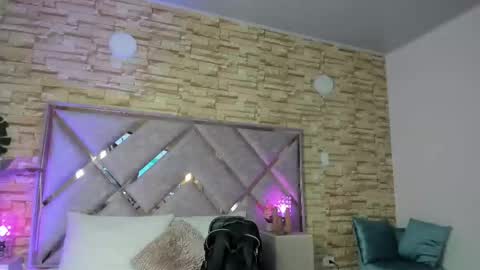 jade white  online show from September 16, 12:50 pm