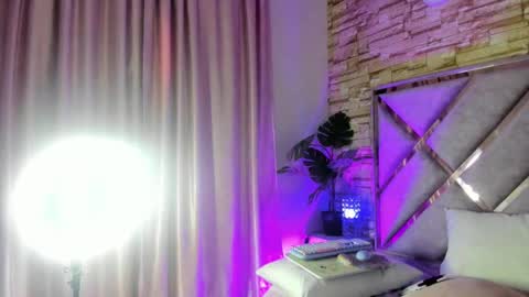 jade white  online show from September 17, 12:51 pm