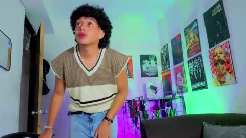 Snapshot of jadebenett chatting on October 10, 3:27 am Jade Benett online show from October 10, 3:27 am