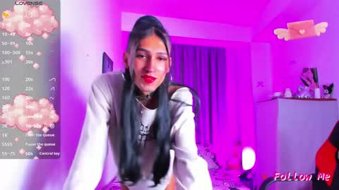 Snapshot of jadebenett chatting on October 18, 2:47 am Jade Benett online show from October 18, 2:47 am