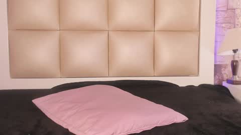 jadeestudios online show from January 7, 7:49 pm