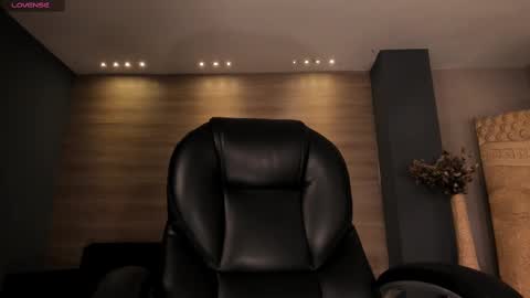 JADE EVANS online show from March 11, 4:07 pm