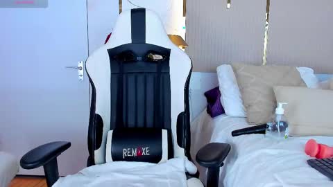 Jadeh online show from February 20, 12:30 am