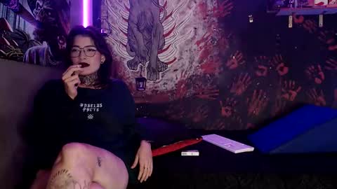 Snapshot of jadepoarch chatting on April 21, 4:52 am Alex and Venus online show from April 21, 4:52 am
