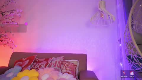 Jade Summer online show from April 8, 11:32 am