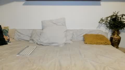 Snapshot of jadore_able82 chatting on December 22, 2:39 am elena online show from December 22, 2:39 am