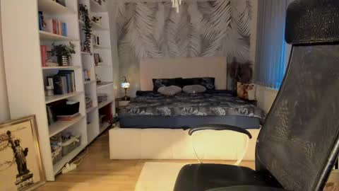 Snapshot of jadore_able82 chatting on February 27, 3:48 pm elena online show from February 27, 3:48 pm