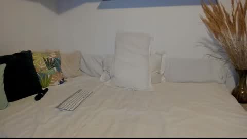 Snapshot of jadore_able82 chatting on October 10, 1:48 am elena online show from October 10, 1:48 am