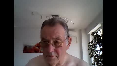Snapshot of jahanc01 chatting on October 10, 10:14 am Malko online show from October 10, 10:14 am