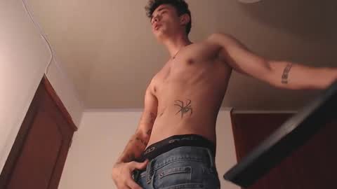 Snapshot of jaico_santos chatting on November 22, 6:18 pm jaico_santos online show from November 22, 6:18 pm