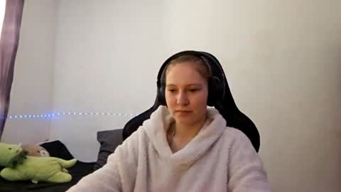 Snapshot of jaimeeosendorf chatting on April 8, 9:09 am jaimeeosendorf online show from April 8, 9:09 am