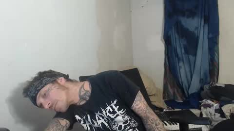 Snapshot of jake265897 chatting on September 12, 3:28 am showingitoff online show from September 12, 3:28 am