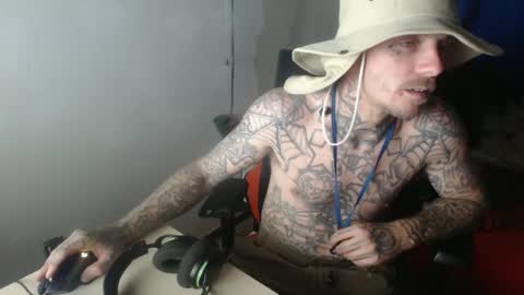 Snapshot of jake265897 chatting on October 6, 4:21 am showingitoff online show from October 6, 4:21 am