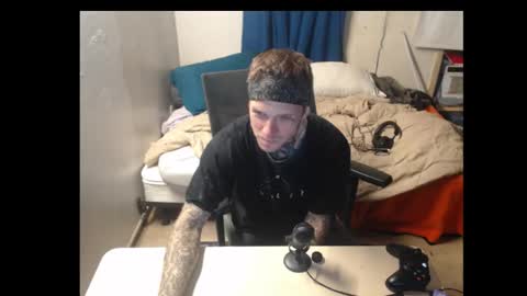 Snapshot of jake265897 chatting on October 27, 1:20 am showingitoff online show from October 27, 1:20 am