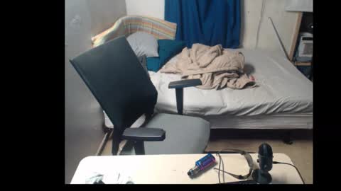 Snapshot of jake265897 chatting on October 31, 4:13 am showingitoff online show from October 31, 4:13 am