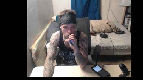 Snapshot of jake265897 chatting on November 6, 4:24 am showingitoff online show from November 6, 4:24 am