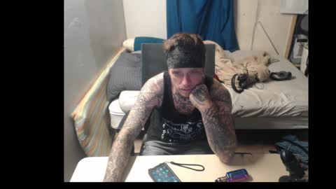 Snapshot of jake265897 chatting on November 7, 4:23 am showingitoff online show from November 7, 4:23 am