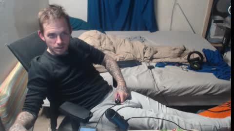 Snapshot of jake265897 chatting on November 12, 4:57 am showingitoff online show from November 12, 4:57 am