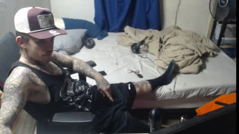 Snapshot of jake265897 chatting on November 15, 4:21 am showingitoff online show from November 15, 4:21 am