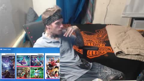 Snapshot of jake265897 chatting on November 17, 4:07 am showingitoff online show from November 17, 4:07 am