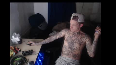 Snapshot of jake265897 chatting on December 3, 7:05 am showingitoff online show from December 3, 7:05 am